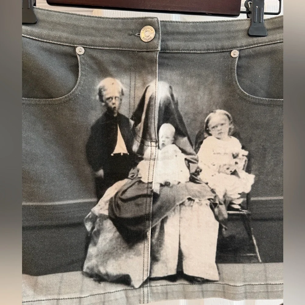 Burberry Grey Stretch Denim Victorian Portrait Print Mini Skirt. - Picture 2 of 6